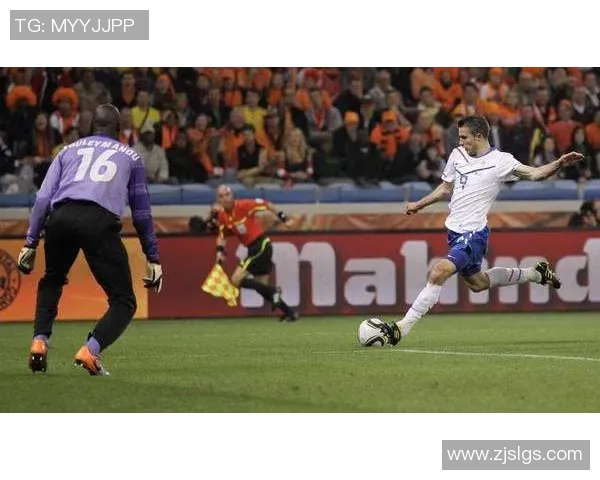 足球球星转会后首度亮相精彩射门瞬间回顾